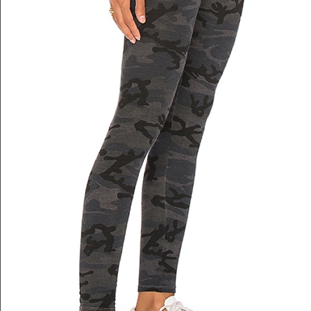 COPY - Sundry Camo Leggings